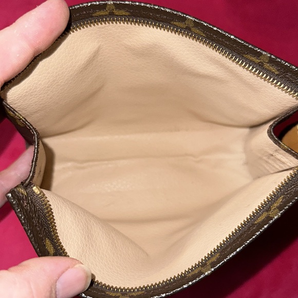 Louis Vuitton monogram toiletries pouch 19 cosmetic case clutch - Picture 13 of 16